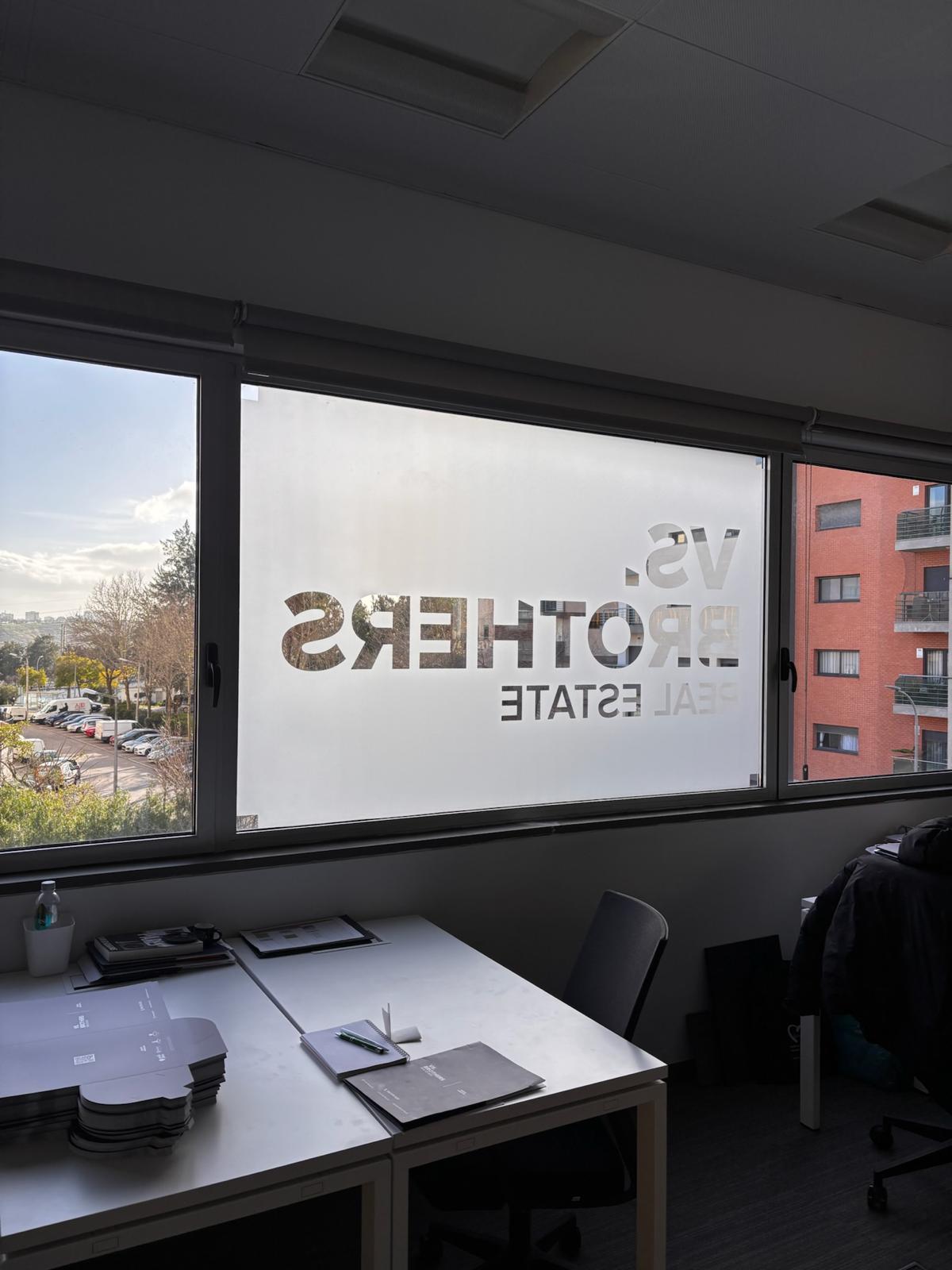 Fachada Comercial Elegante